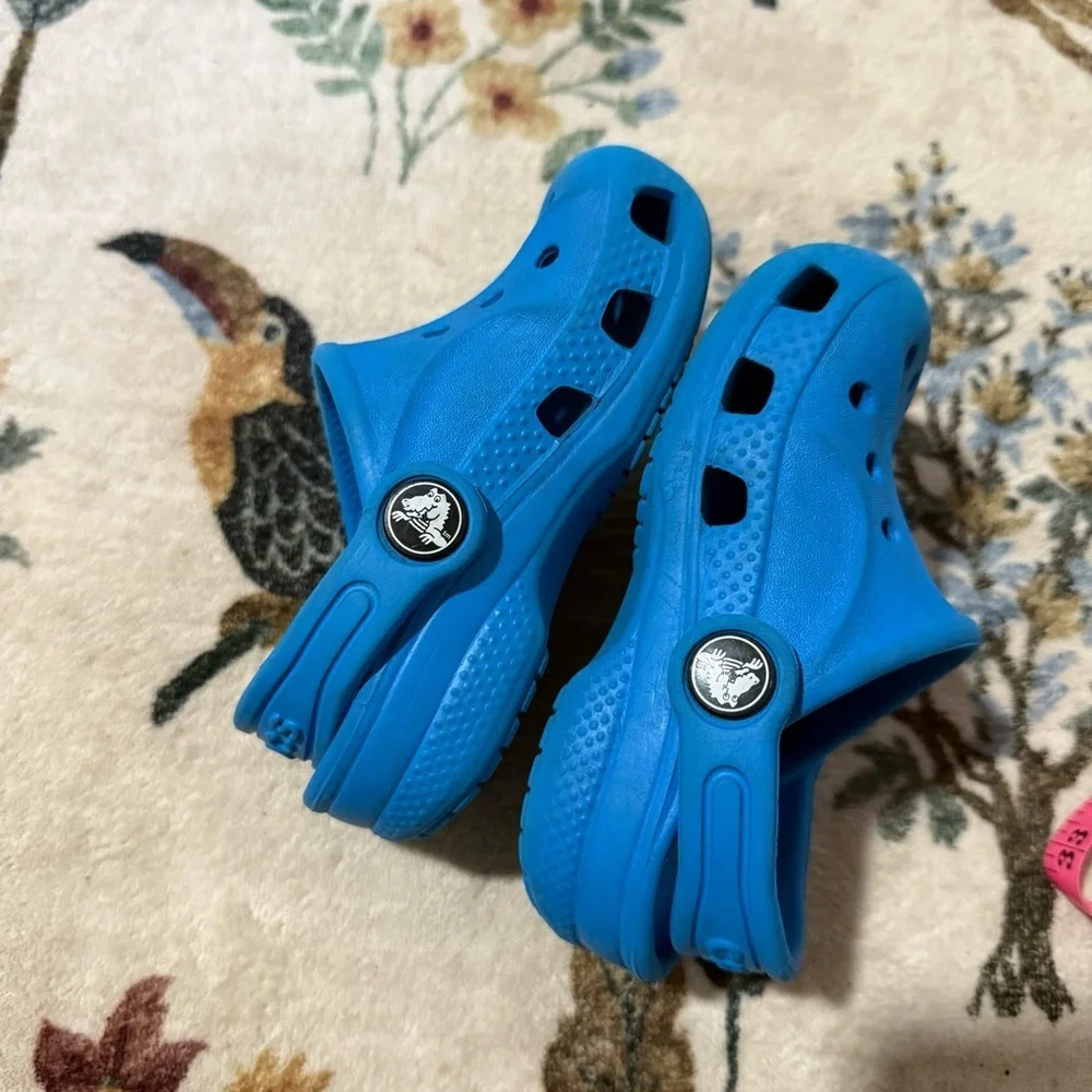 Crocs Kids Blue Clogs size 6